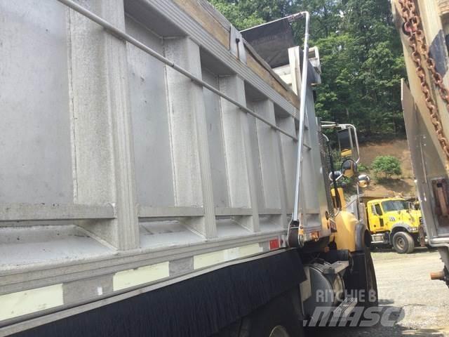 Mack CV713 제설 블레이드 및 제설기