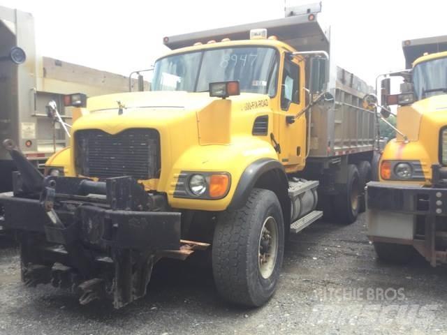 Mack CV713 모래(염화칼슘) 살포기