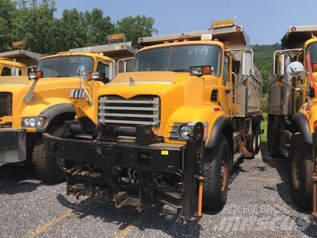 Mack CV713 제설 블레이드 및 제설기