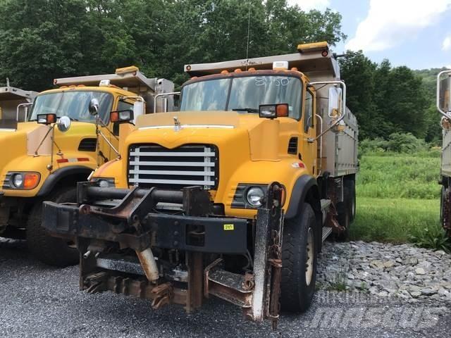 Mack CV713 제설 블레이드 및 제설기