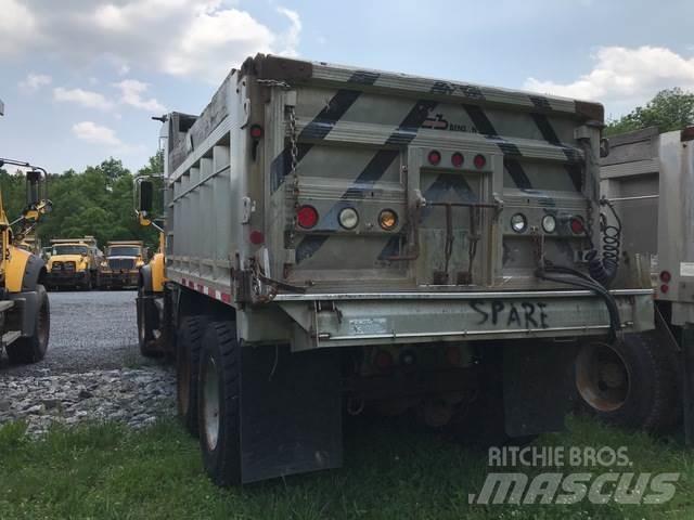 Mack CV713 제설 블레이드 및 제설기