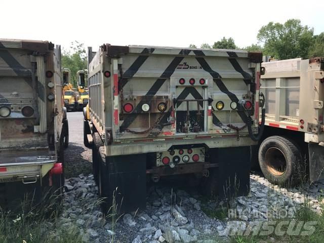 Mack CV713 모래(염화칼슘) 살포기