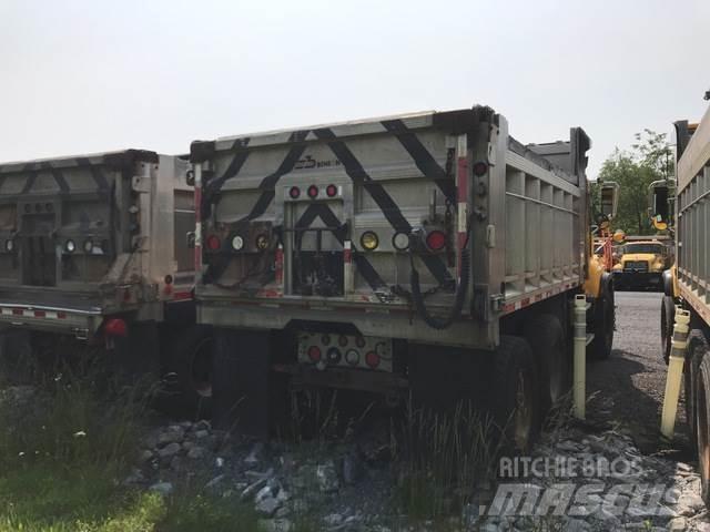 Mack CV713 모래(염화칼슘) 살포기