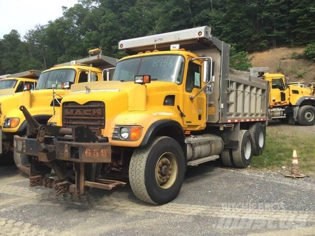 Mack CV713 덤프 트럭