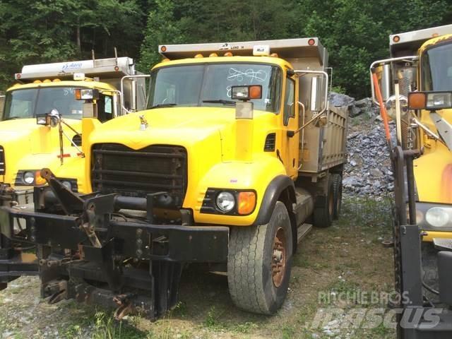 Mack CV713 모래(염화칼슘) 살포기