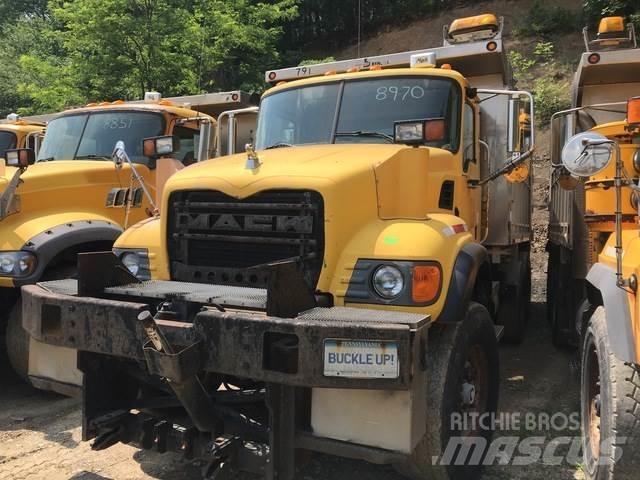 Mack CV713 제설 블레이드 및 제설기