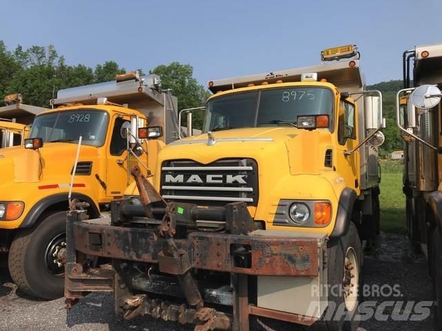 Mack CV713 모래(염화칼슘) 살포기