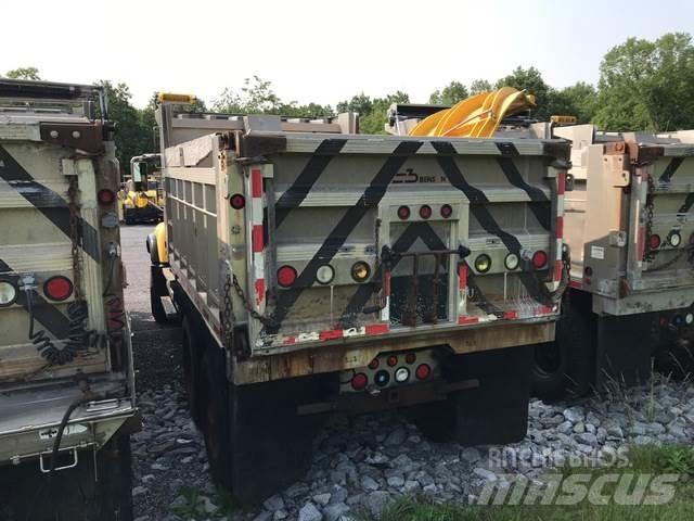 Mack CV713 모래(염화칼슘) 살포기