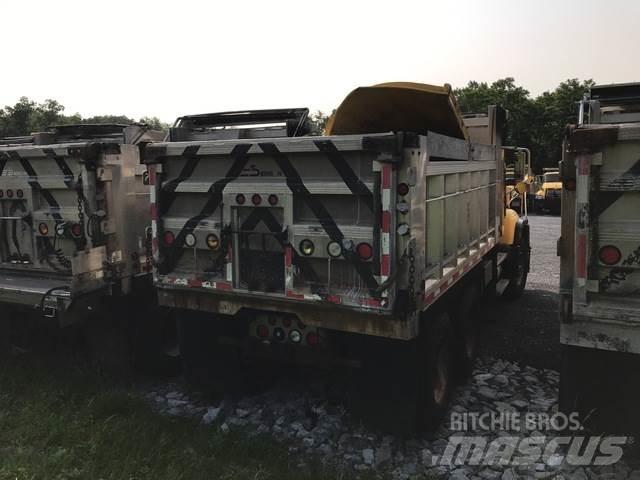 Mack CV713 모래(염화칼슘) 살포기