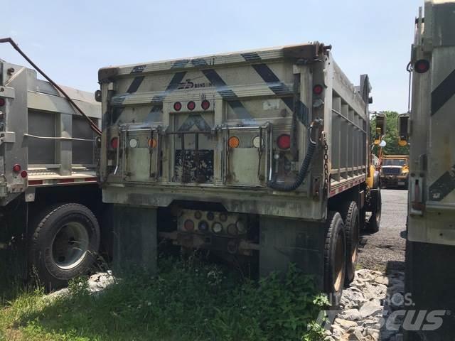 Mack CV713 제설 블레이드 및 제설기