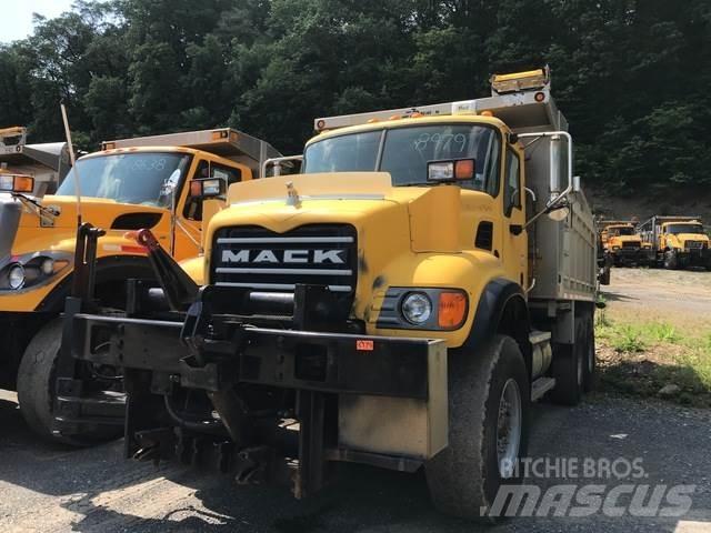 Mack CV713 제설 블레이드 및 제설기