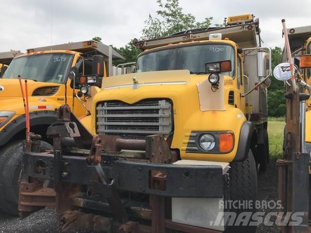 Mack CV713 덤프 트럭