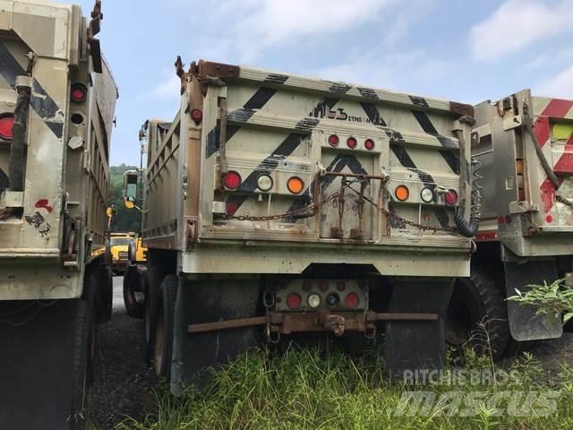 Mack CV713 덤프 트럭