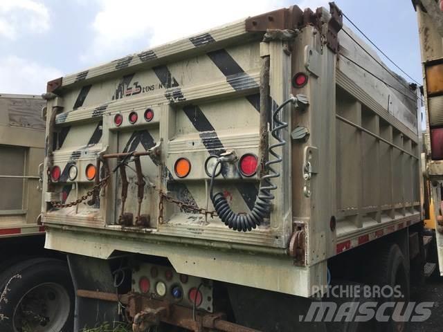 Mack CV713 덤프 트럭