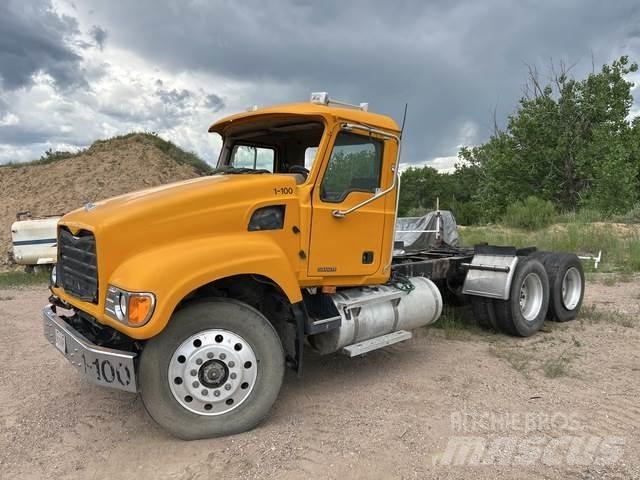 Mack CV713 트랙터 유닛