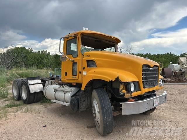 Mack CV713 트랙터 유닛