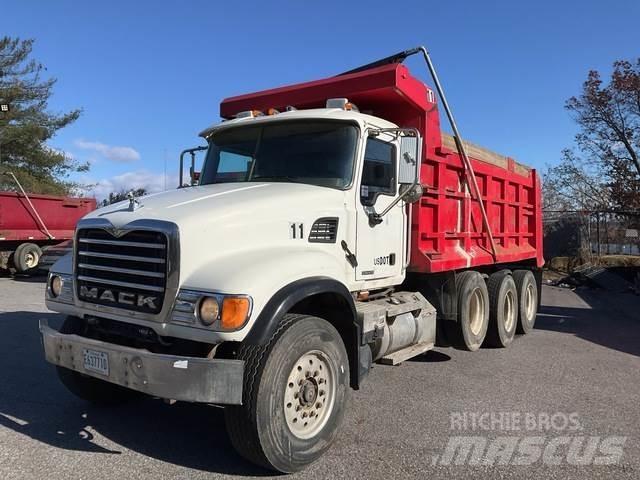 Mack CV713 덤프 트럭
