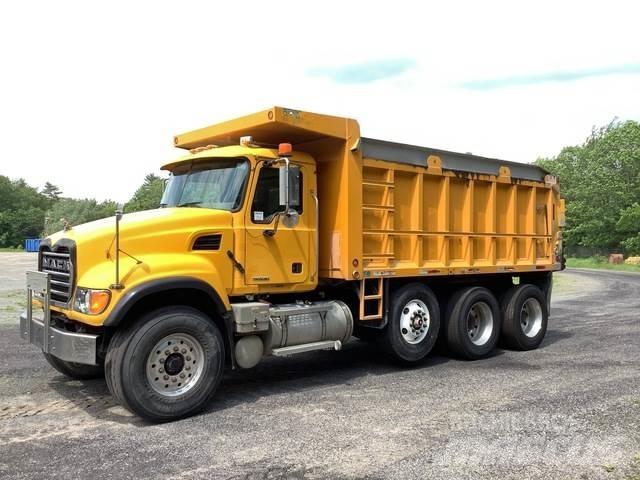 Mack CV713 덤프 트럭