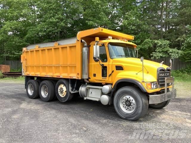 Mack CV713 덤프 트럭