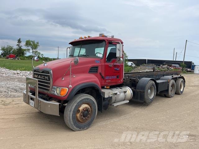 Mack CV713 스킵 로더 트럭