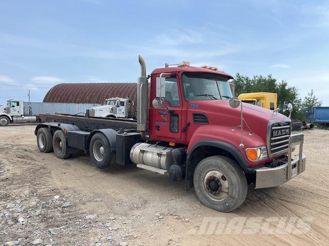 Mack CV713 스킵 로더 트럭