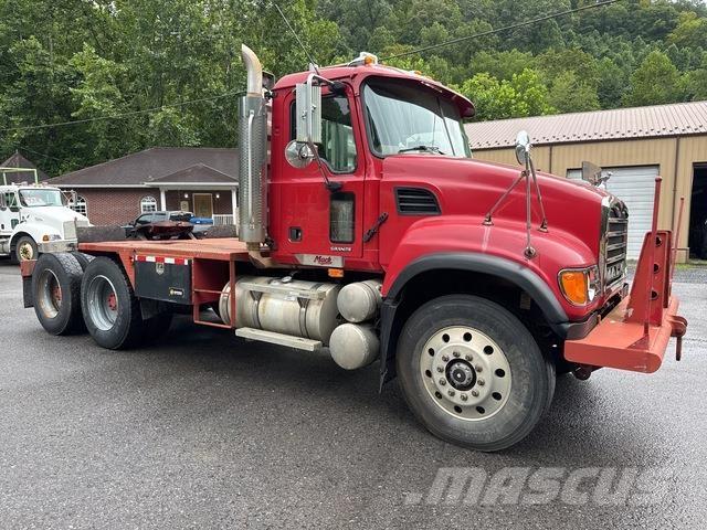 Mack CV713 트랙터 유닛