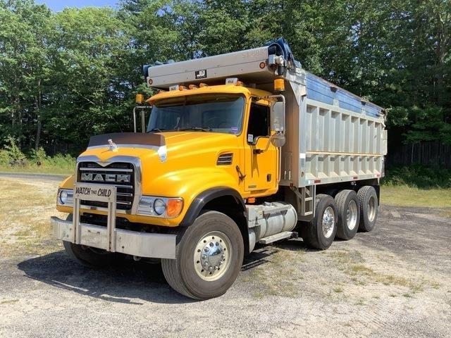 Mack CV713 덤프 트럭