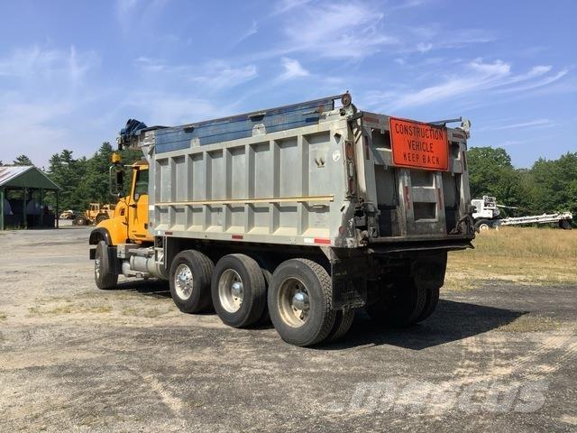 Mack CV713 덤프 트럭