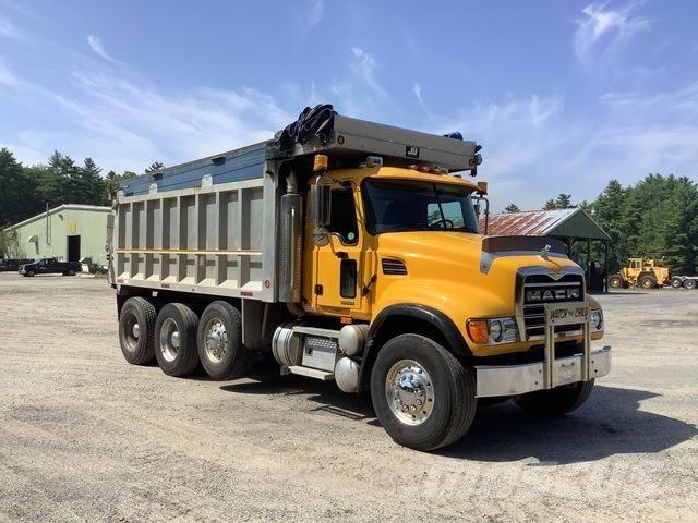 Mack CV713 덤프 트럭