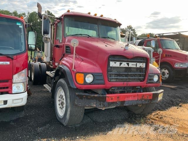 Mack CV713 캐빈 및 인테리어