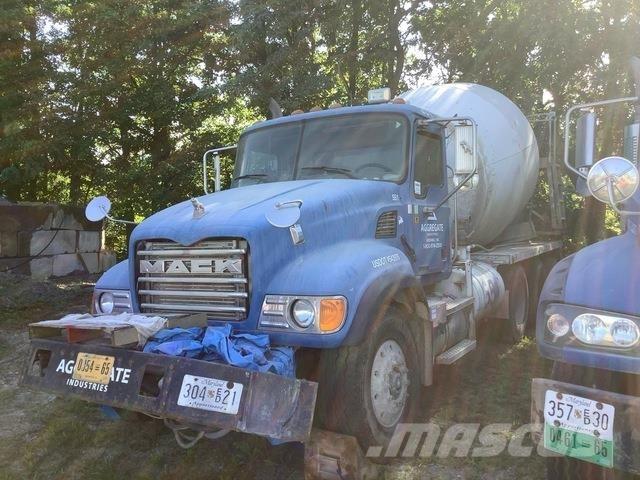 Mack CV713 덤프 트럭