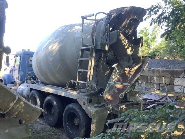 Mack CV713 덤프 트럭