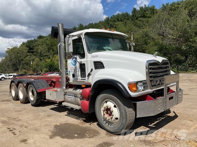 Mack CV713 스킵 로더 트럭