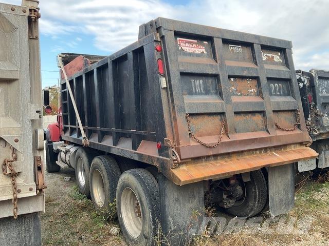 Mack CV713 덤프 트럭