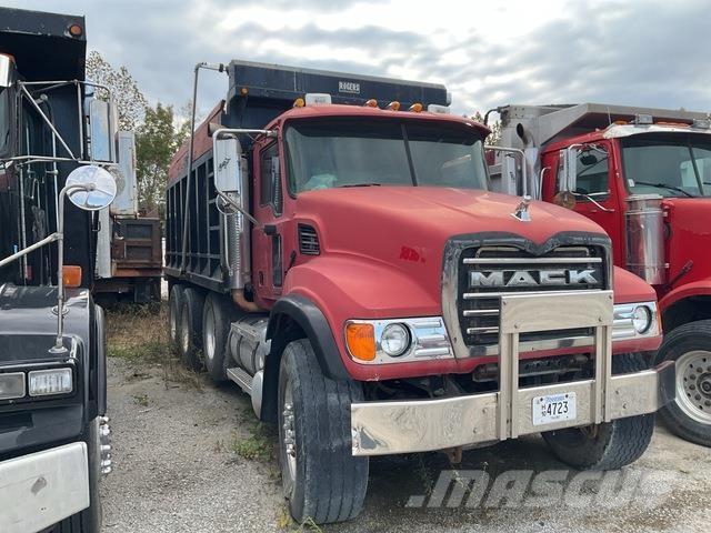 Mack CV713 덤프 트럭