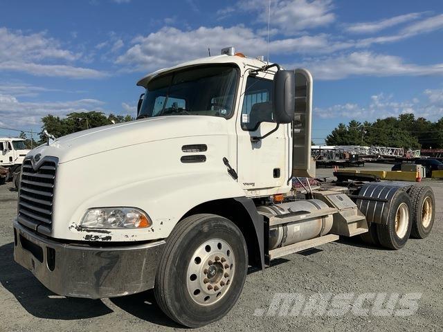 Mack CXN613 트랙터 유닛