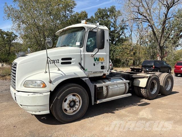 Mack CXN613 트랙터 유닛