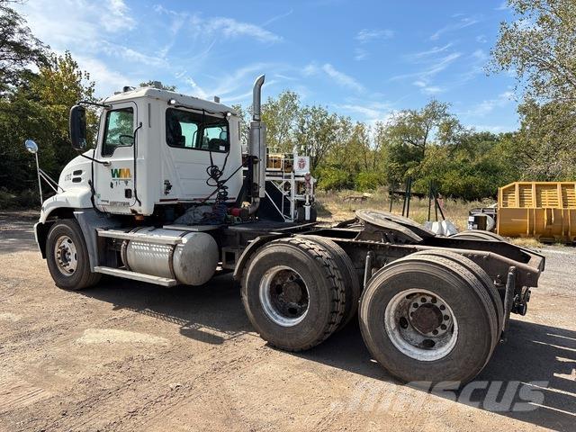 Mack CXN613 트랙터 유닛