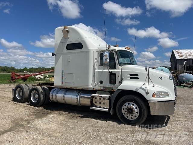 Mack CXU600 트랙터 유닛