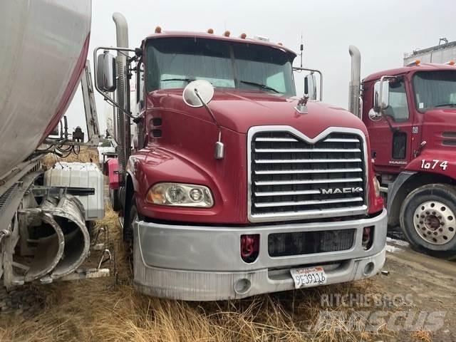 Mack CXU613 트랙터 유닛