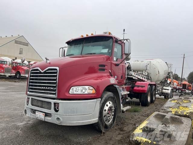 Mack CXU613 트랙터 유닛