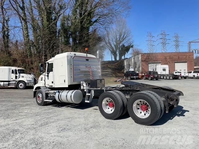 Mack CXU613 트랙터 유닛