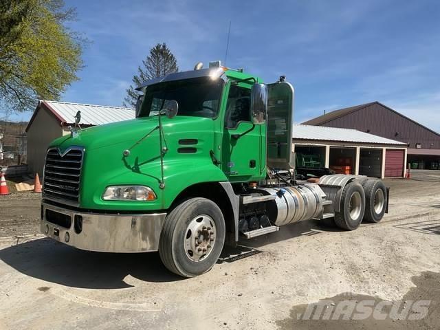 Mack CXU613 트랙터 유닛