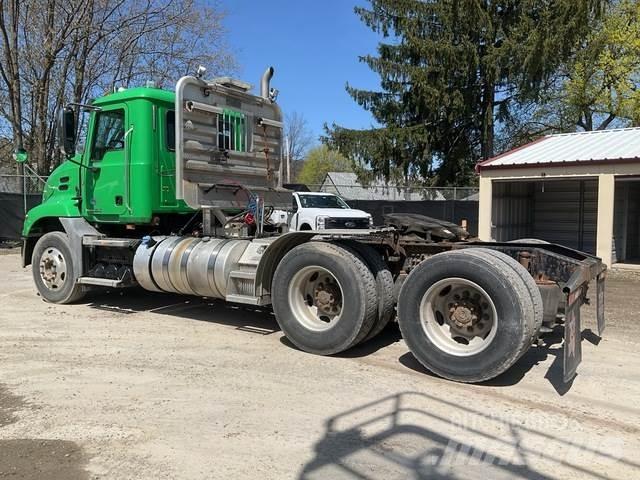 Mack CXU613 트랙터 유닛