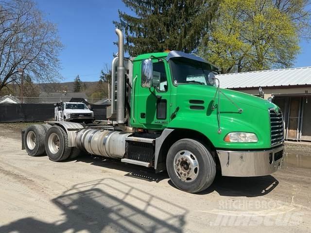 Mack CXU613 트랙터 유닛
