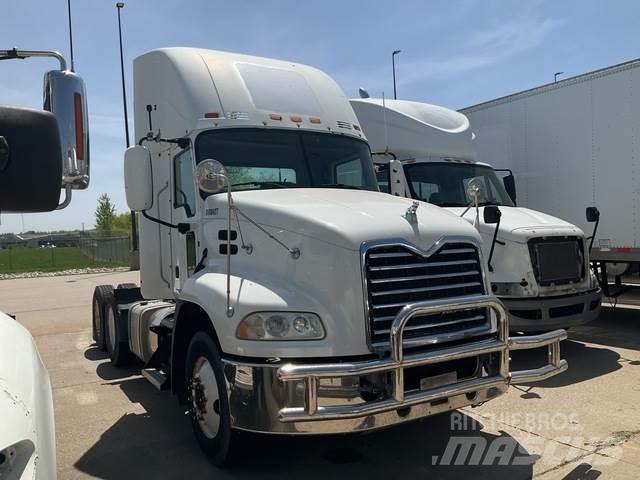 Mack CXU613 트랙터 유닛