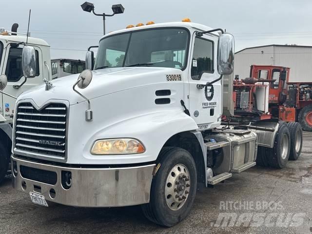 Mack CXU613 트랙터 유닛