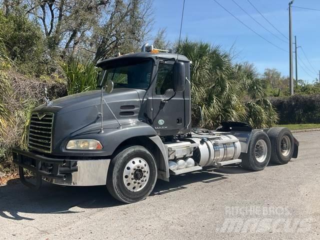 Mack CXU613 트랙터 유닛