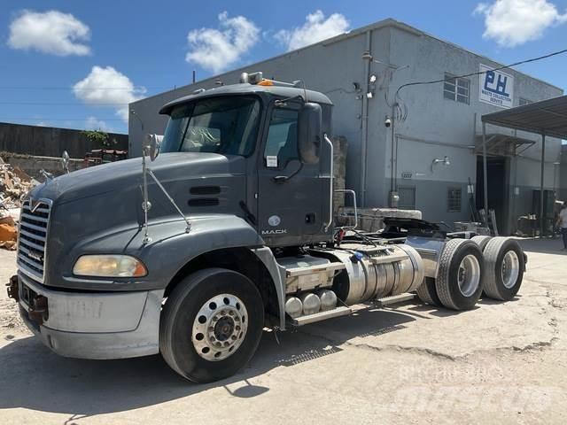 Mack CXU613 트랙터 유닛