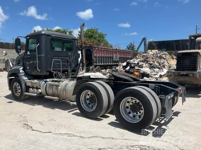 Mack CXU613 트랙터 유닛